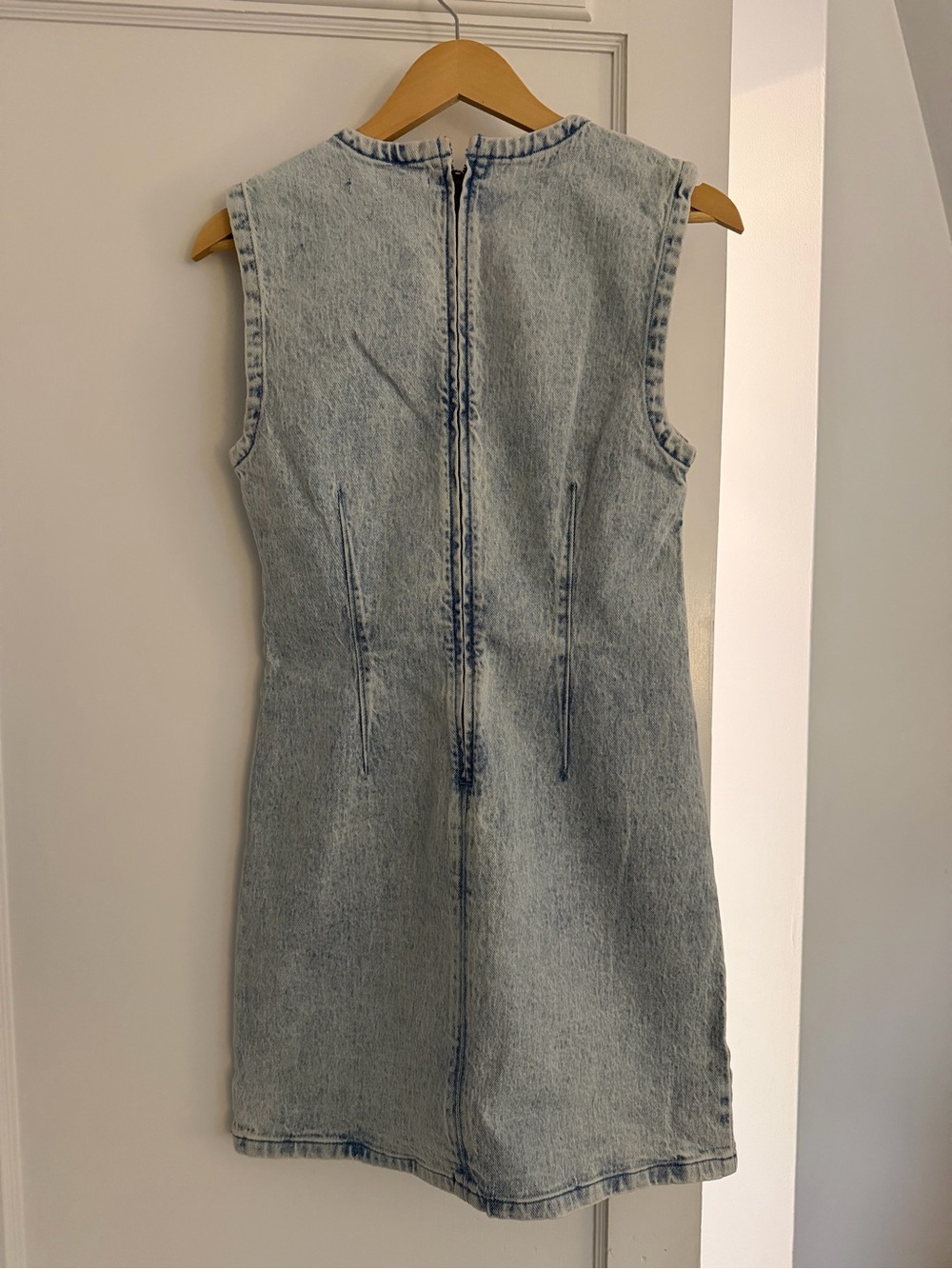 A&F Sleeveless Light Wash Denim Dress - Picture 2 of 3